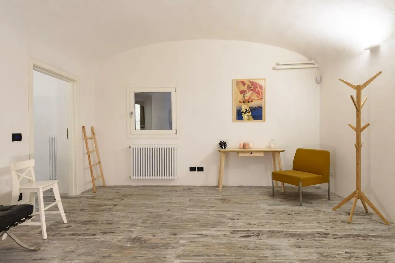 Leopardi Luxury Maison With Garden And Jacuzzi: 10 People Apartment Florence