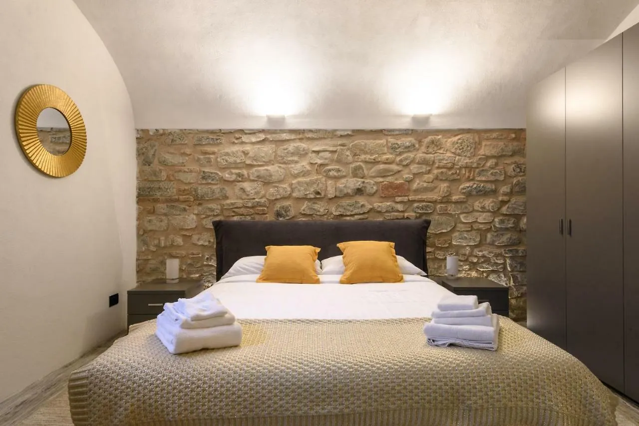 Leopardi Luxury Maison With Garden And Jacuzzi: 10 People Apartment Florence Italy