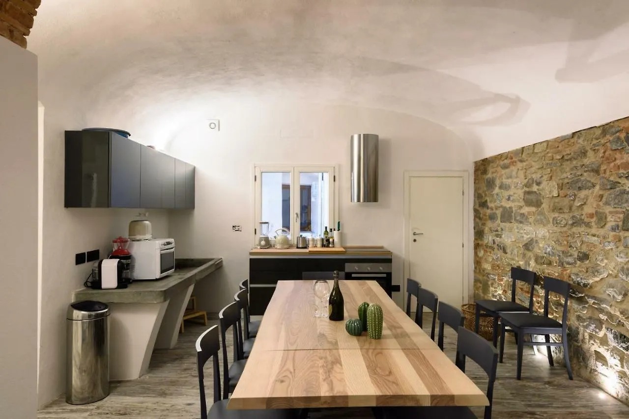 Leopardi Luxury Maison With Garden And Jacuzzi: 10 People Apartment Florence