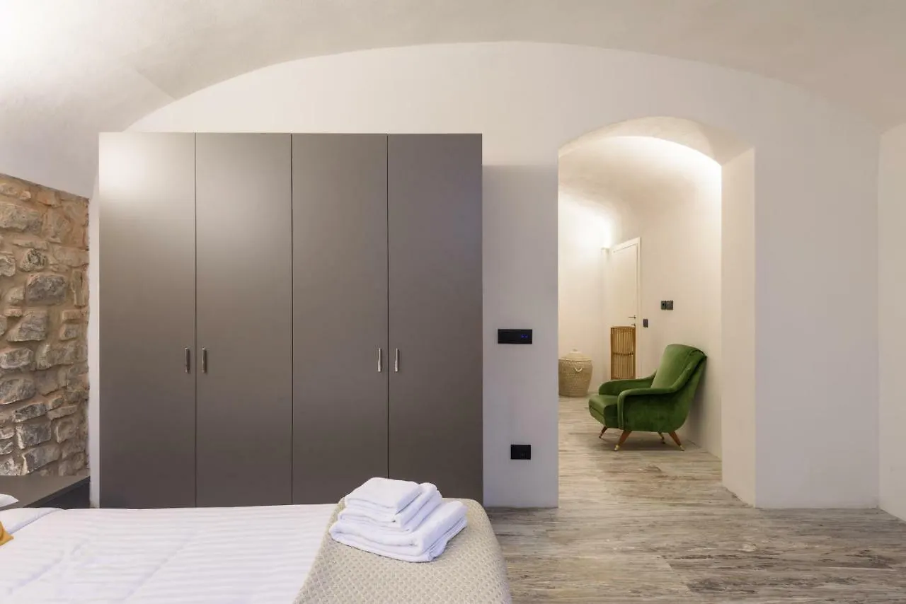 Leopardi Luxury Maison With Garden And Jacuzzi: 10 People Apartment Florence
