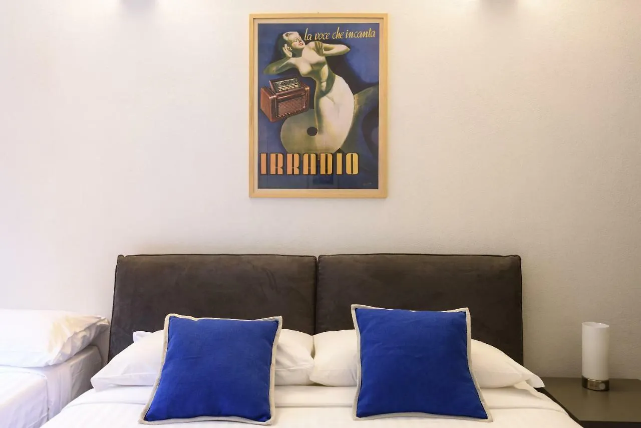 Leopardi Luxury Maison With Garden And Jacuzzi: 10 People Apartment Florence 0*,