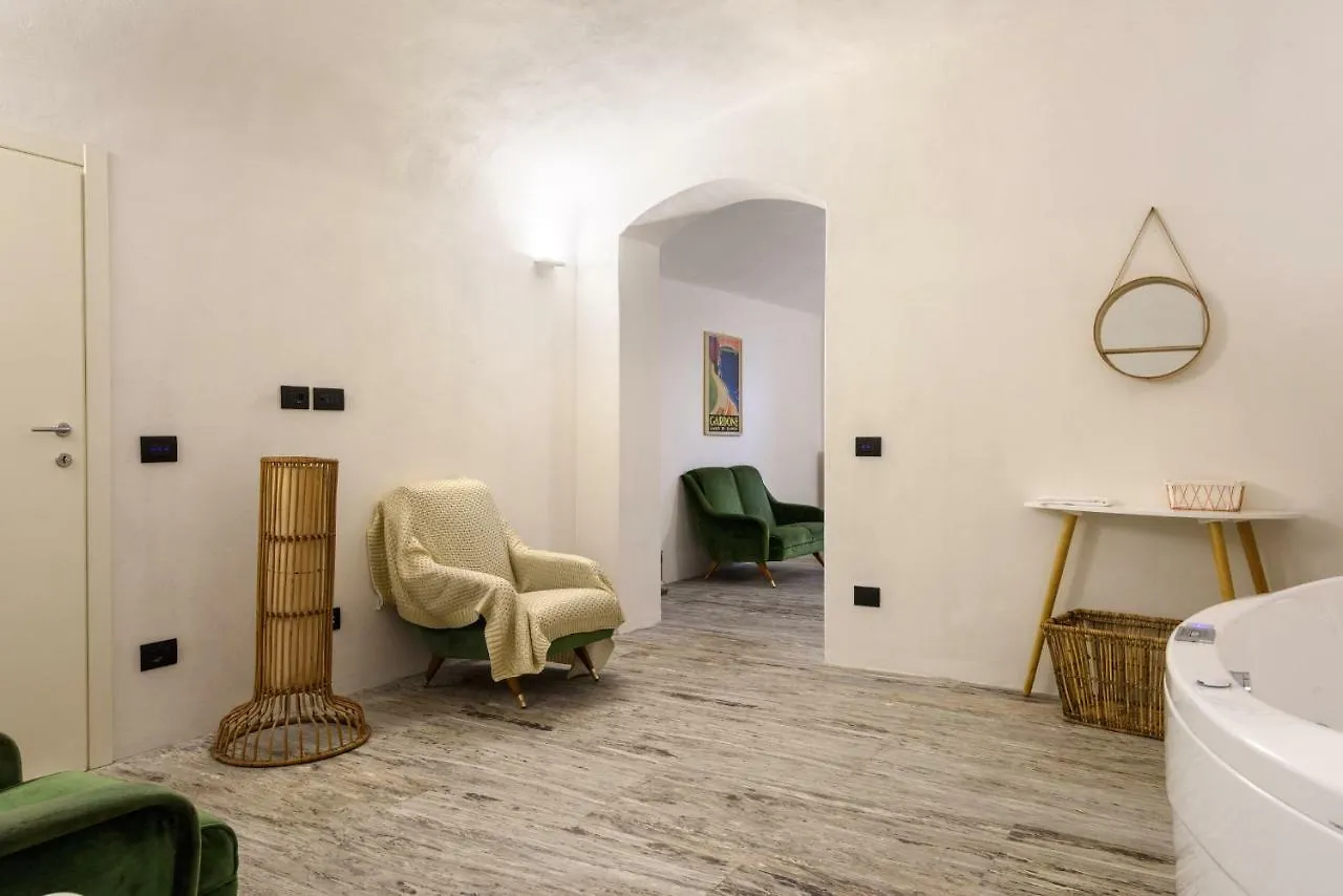 Leopardi Luxury Maison With Garden And Jacuzzi: 10 People Apartment Florence 0*,  Italy