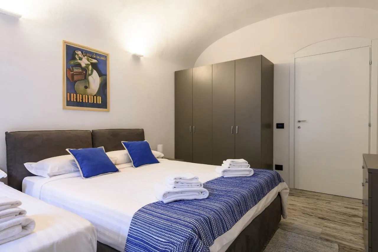 Leopardi Luxury Maison With Garden And Jacuzzi: 10 People Apartment Florence