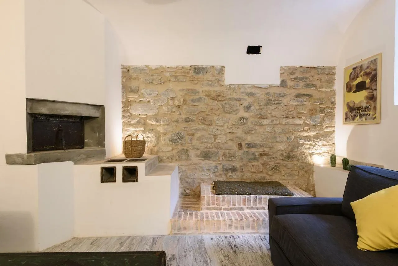 Leopardi Luxury Maison With Garden And Jacuzzi: 10 People Apartment Florence 0*,  Italy