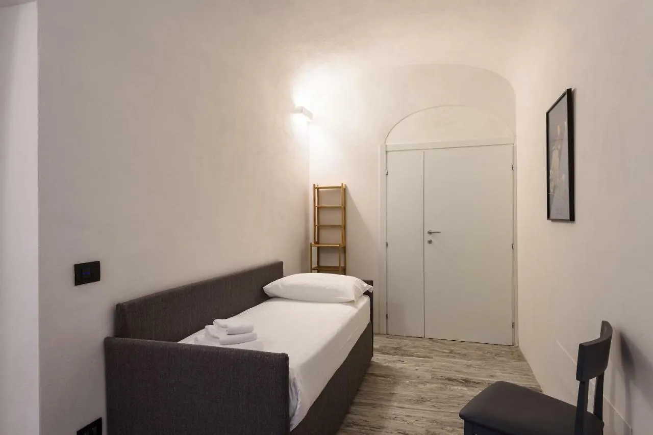 Leopardi Luxury Maison With Garden And Jacuzzi: 10 People Apartment Florence