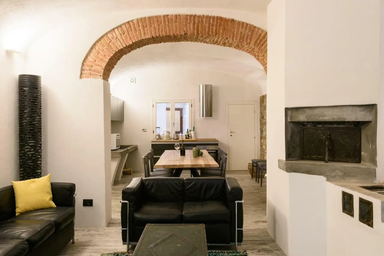 Leopardi Luxury Maison With Garden And Jacuzzi: 10 People Apartment Florence