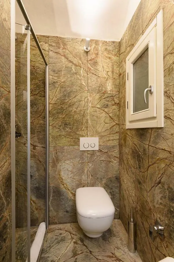 Leopardi Luxury Maison With Garden And Jacuzzi: 10 People Apartment Florence