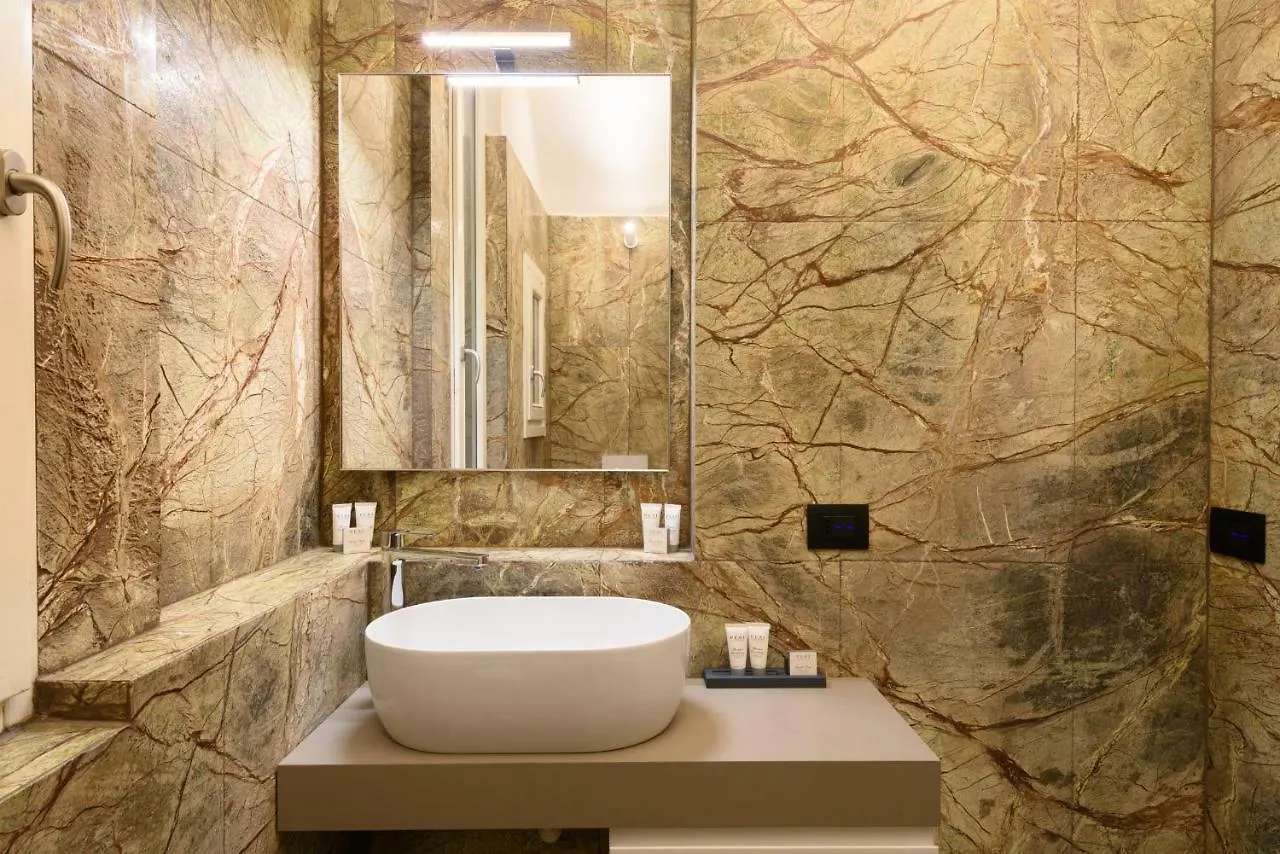 Leopardi Luxury Maison With Garden And Jacuzzi: 10 People Apartment Florence Italy