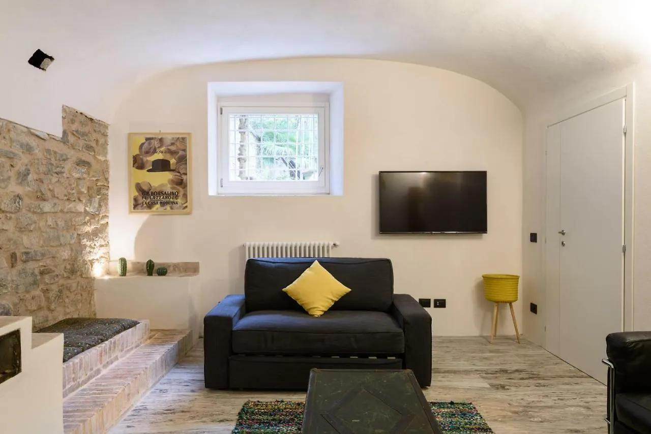 Leopardi Luxury Maison With Garden And Jacuzzi: 10 People Apartment Florence