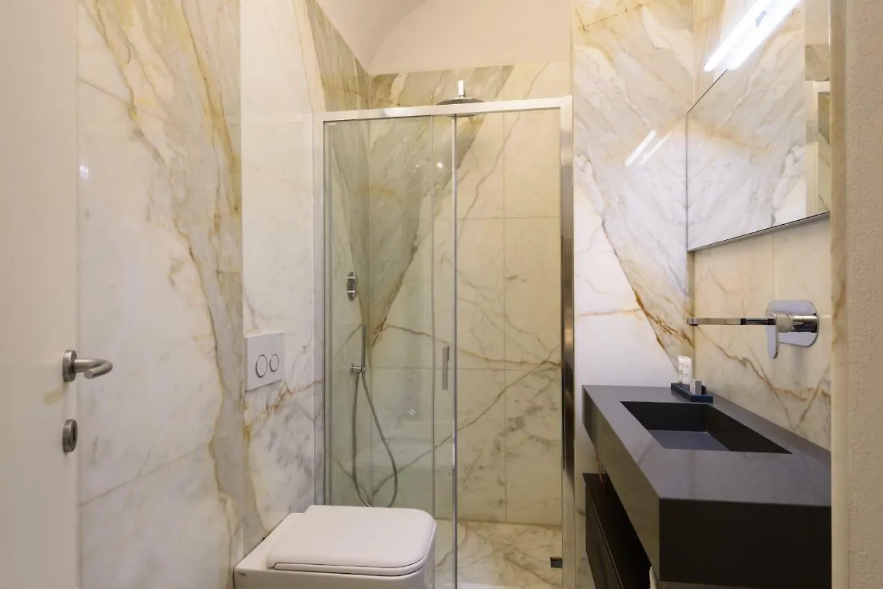 Leopardi Luxury Maison With Garden And Jacuzzi: 10 People Apartment Florence